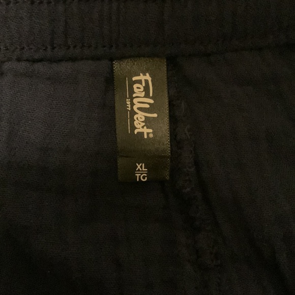 Navy blue shorts - Picture 3 of 3